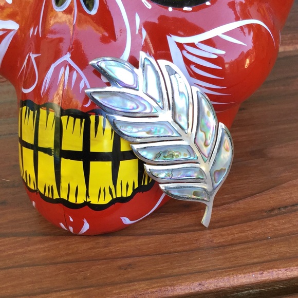 Vintage “Leaf” brooch, 925 Silver & Abalone ♥️ - Picture 1 of 3